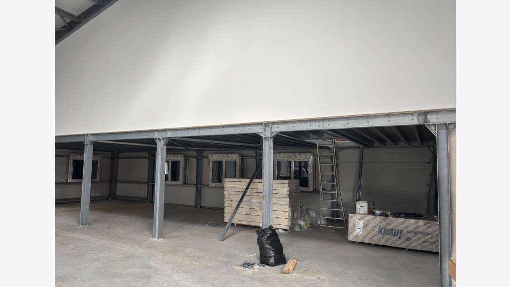 A louer entrepôt neuf bureaux 1 440m² Bourg Achard