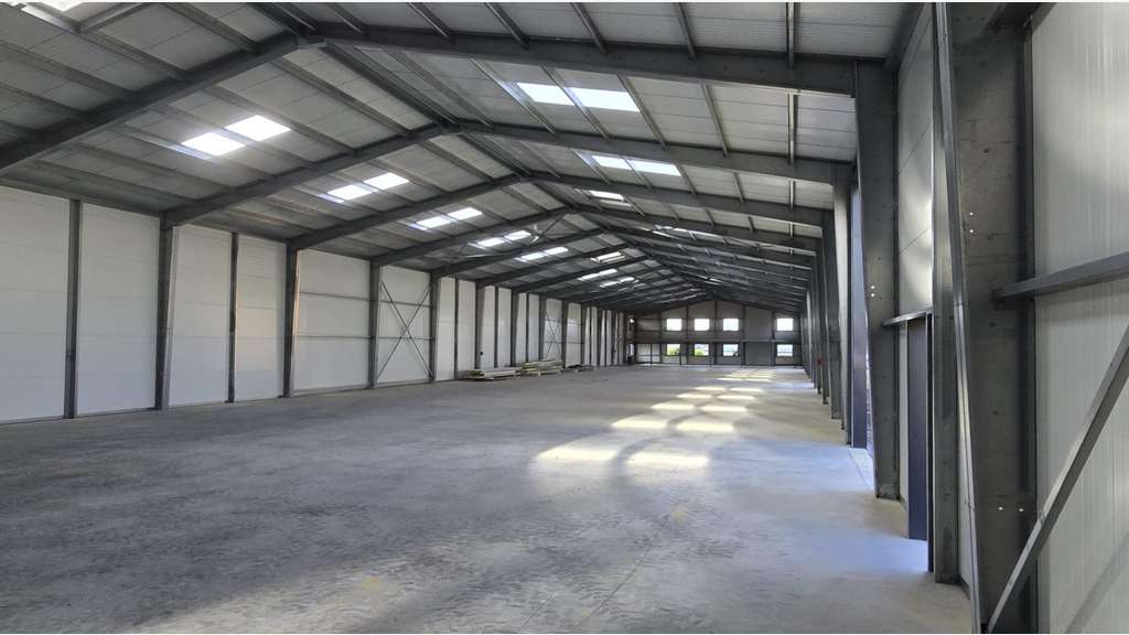 A louer entrepôt neuf bureaux 1 440m² Bourg Achard