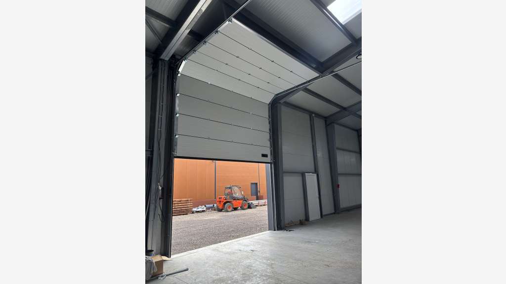 A louer entrepôt neuf bureaux 1 440m² Bourg Achard
