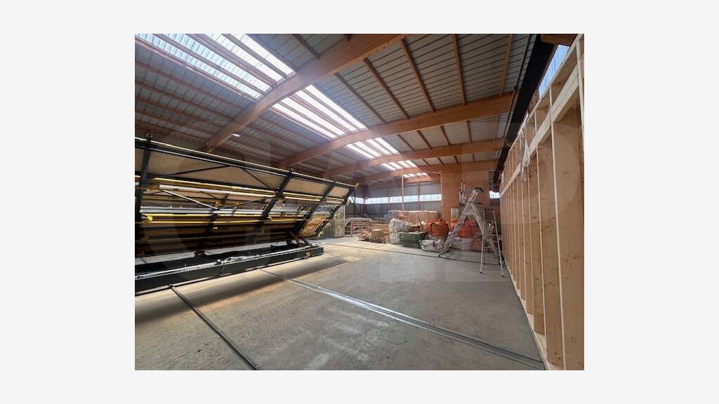 Bâtiment indépendant 5800m² à louer à Rennes Sud