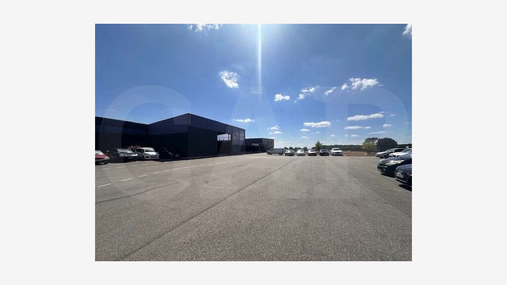 Bâtiment indépendant 5800m² à louer à Rennes Sud