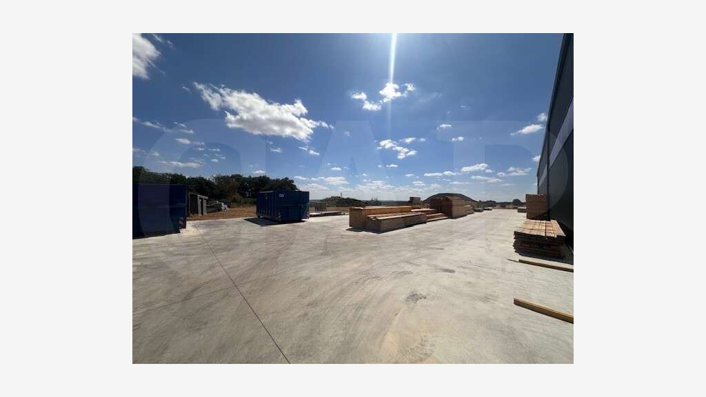 Bâtiment indépendant 5800m² à louer à Rennes Sud