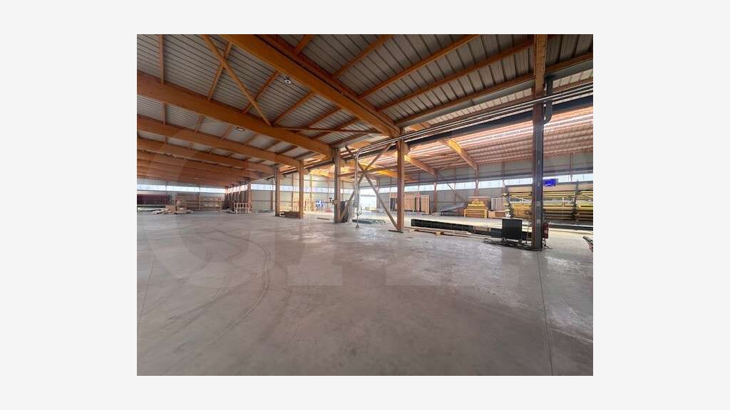 Bâtiment indépendant 5800m² à louer à Rennes Sud