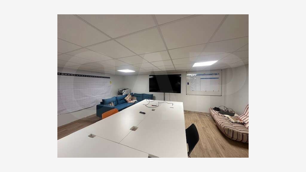 Bâtiment indépendant 5800m² à louer à Rennes Sud