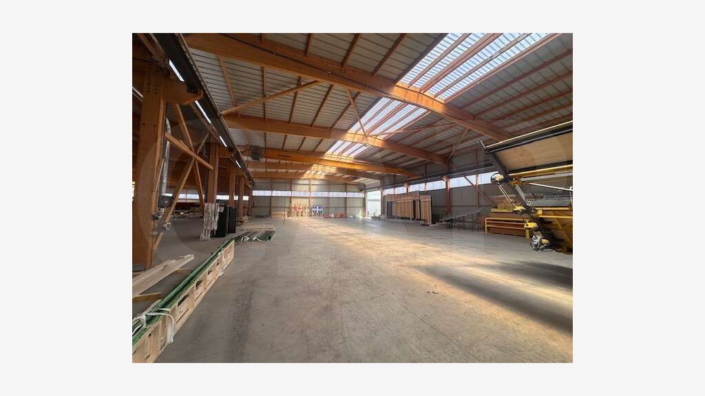 Bâtiment indépendant 5800m² à louer à Rennes Sud