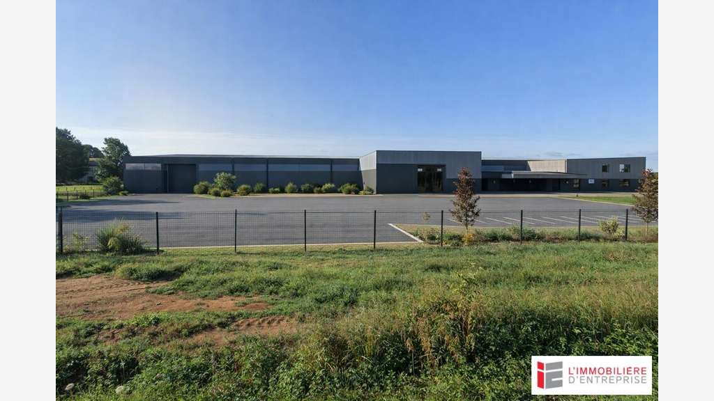 Local activité 6300m² à louer à Bourg-des-Comptes