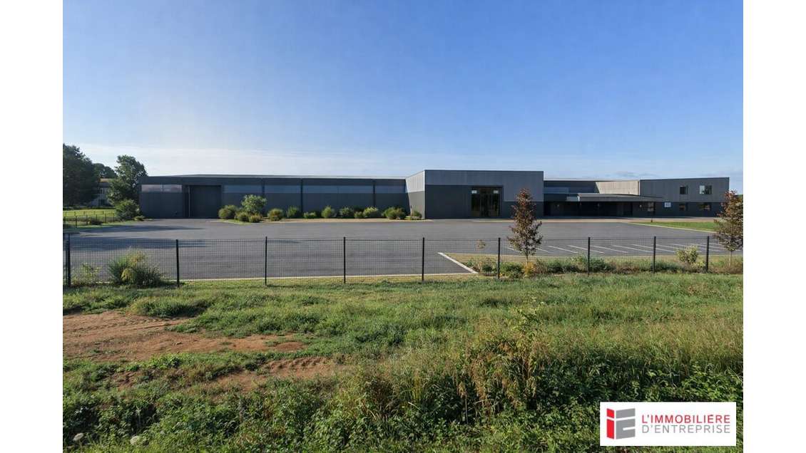 Local activité 6300m² à louer à Bourg-des-Comptes