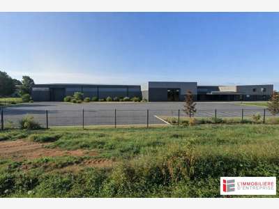 Local activité 6300m² à louer à Bourg-des-Comptes