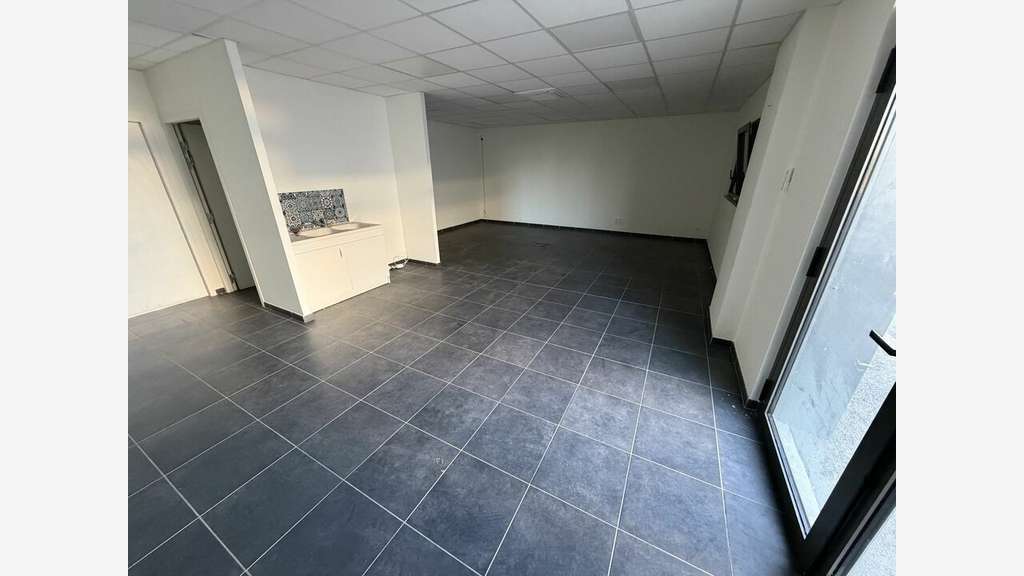 Loue local d'activité de 250m² à Bourg les Valence