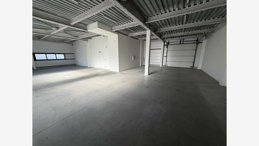 Loue local d'activité de 250m² à Bourg les Valence