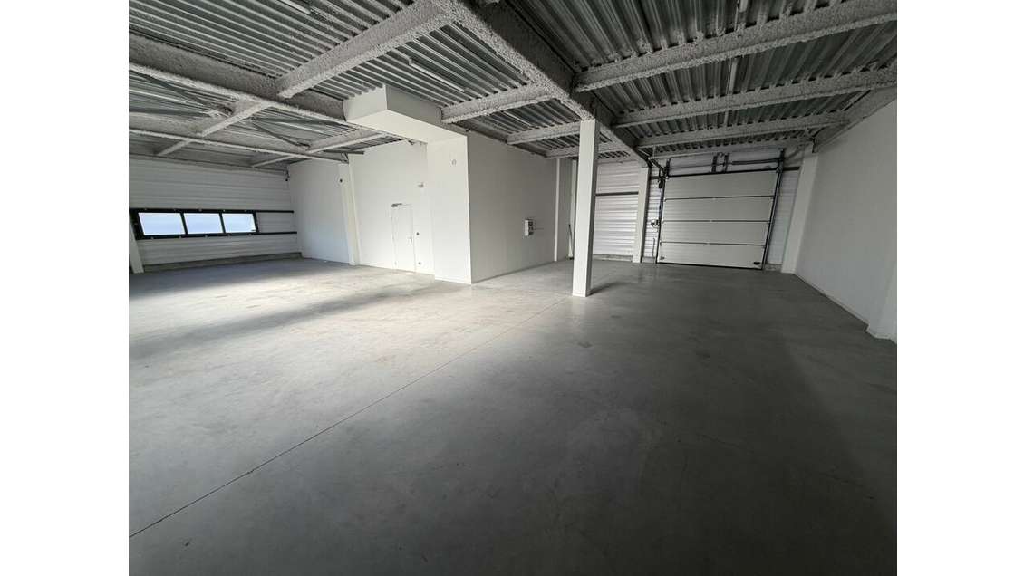 Loue local d'activité de 250m² à Bourg les Valence