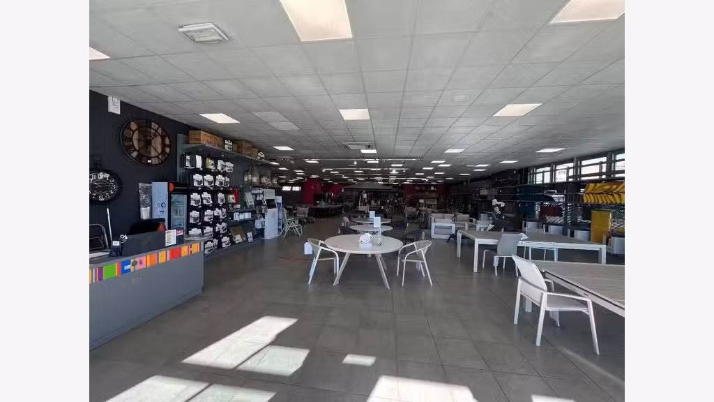 A louer local commercial 1100m² Bourg-lès-Valence