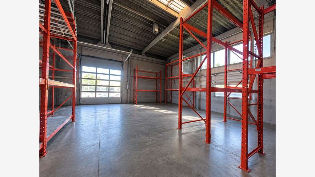 A louer local commercial 1100m² Bourg-lès-Valence