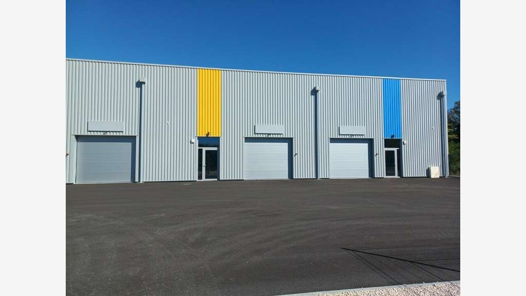 Locaux 250m² à louer à Bourg-Saint-Andéol