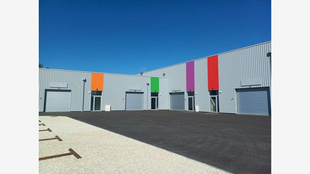 Locaux 250m² à louer à Bourg-Saint-Andéol