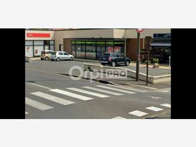 Local professionnel 166m² à louer à Bourges 