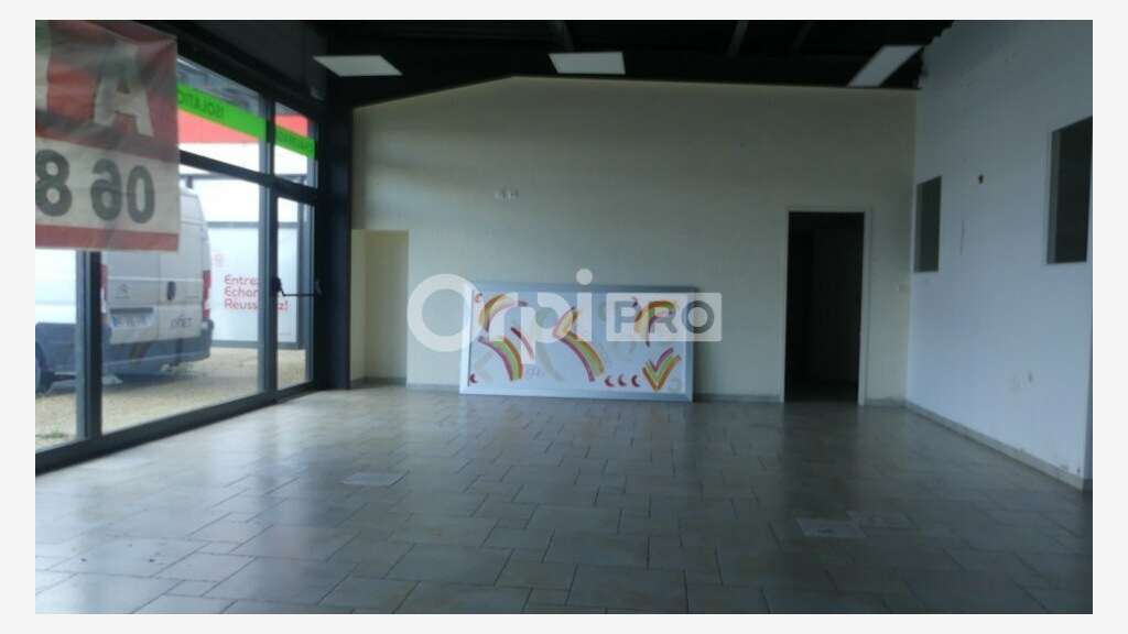 Local professionnel 166m² à louer à Bourges