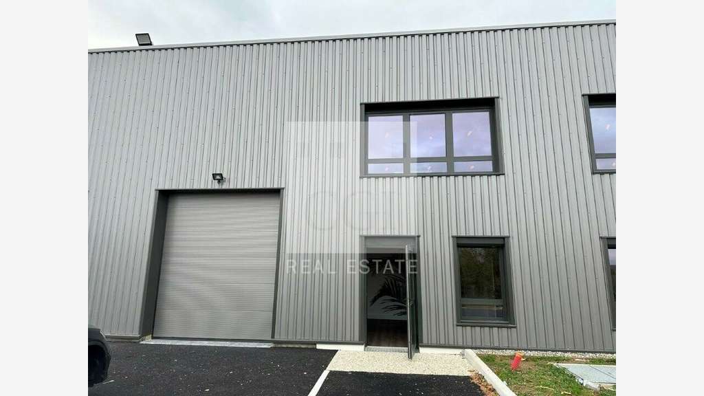 Local d'activité 234m² à louer à Bourgoin Jallieu