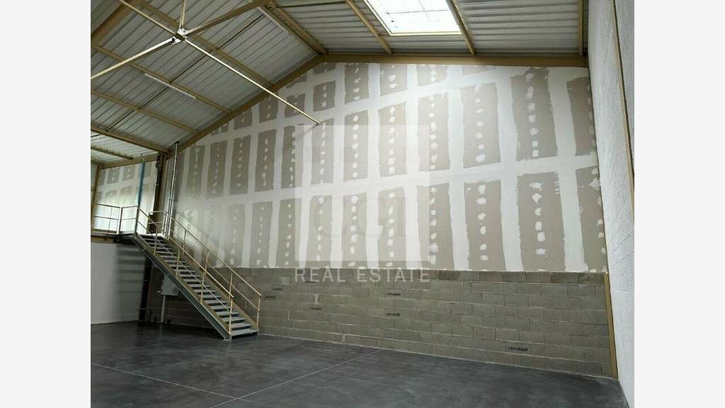 A louer locaux d'activités 234m² Bourgoin-Jallieu