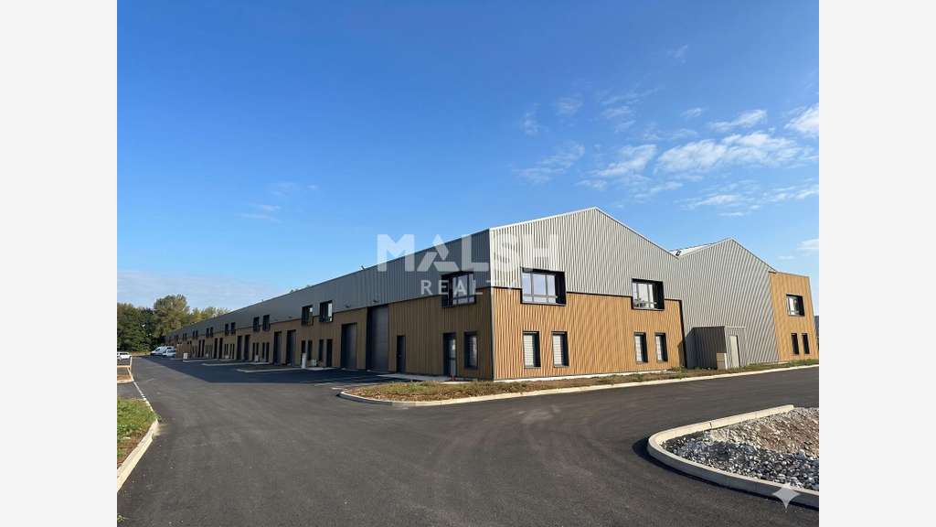Local d'activités 234m² à louer à Bourgoin-Jallieu