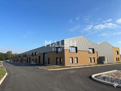 Local d'activités 234m² à louer à Bourgoin-Jallieu