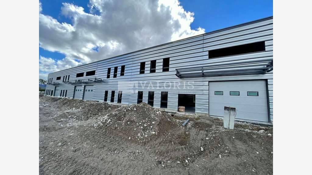 Cellules de 225m² à 367m² à Bourgoin-Jallieu