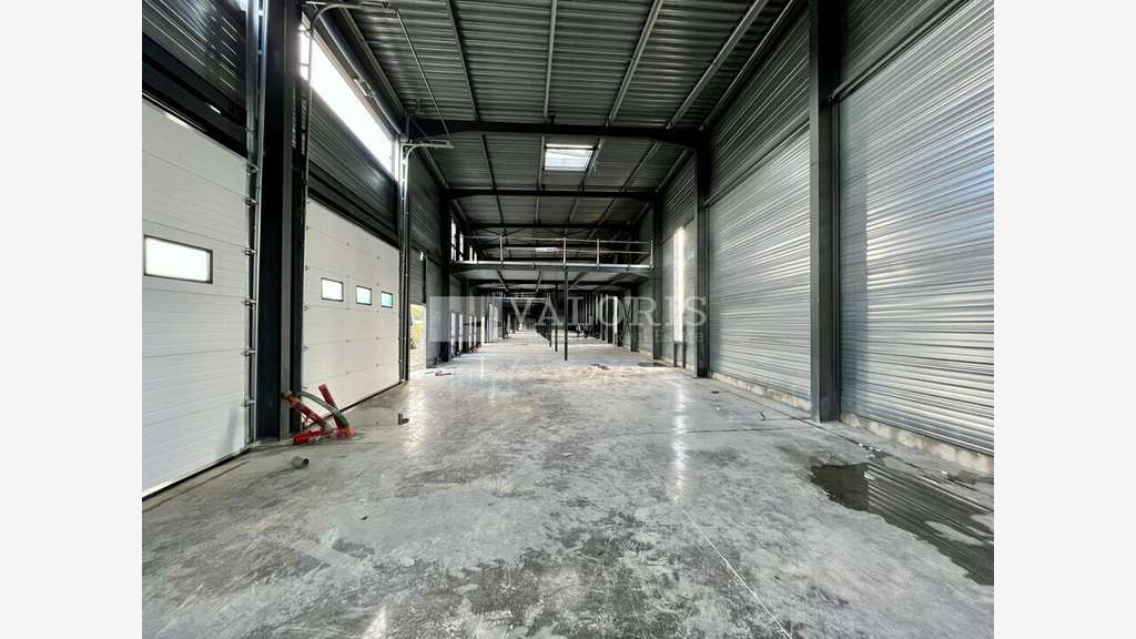 Cellules de 225m² à 367m² à Bourgoin-Jallieu