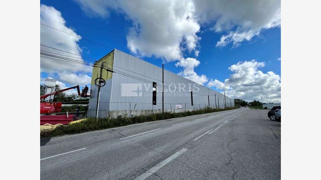 Cellules de 225m² à 367m² à Bourgoin-Jallieu