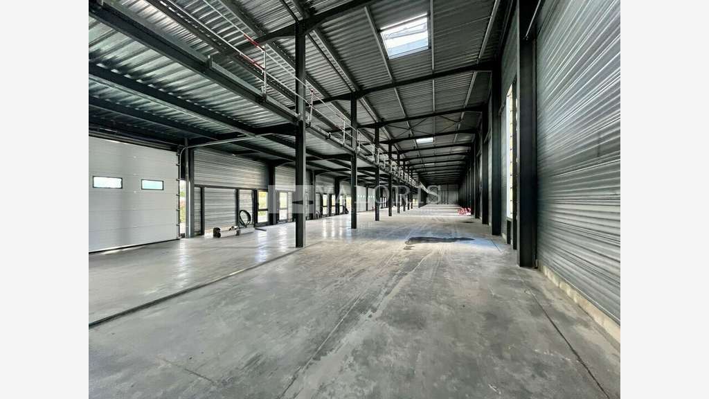 Cellules de 225m² à 367m² à Bourgoin-Jallieu
