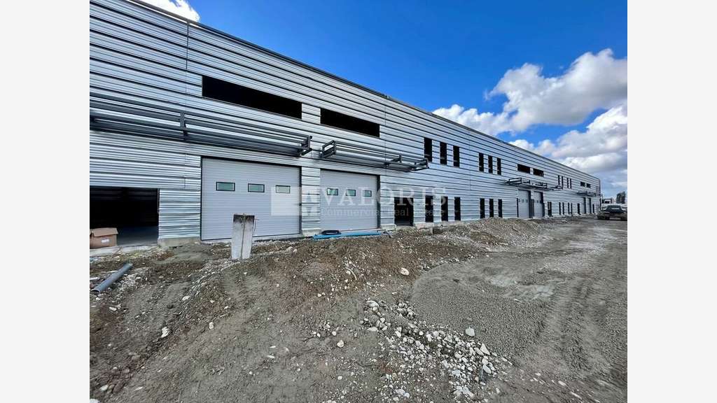 Cellules de 225m² à 367m² à Bourgoin-Jallieu