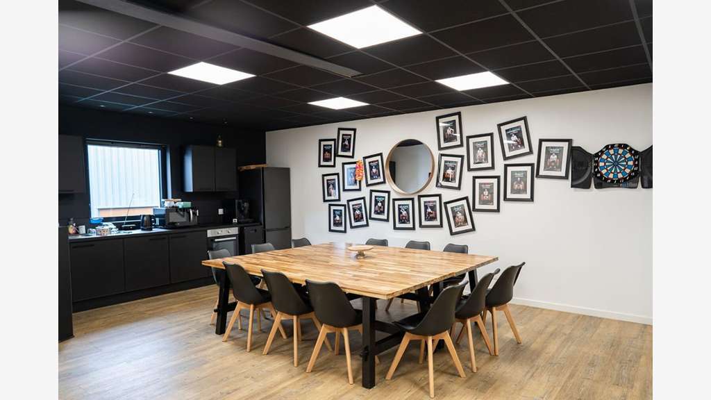 Bâtiment récent 470m² à louer à Bourguébus