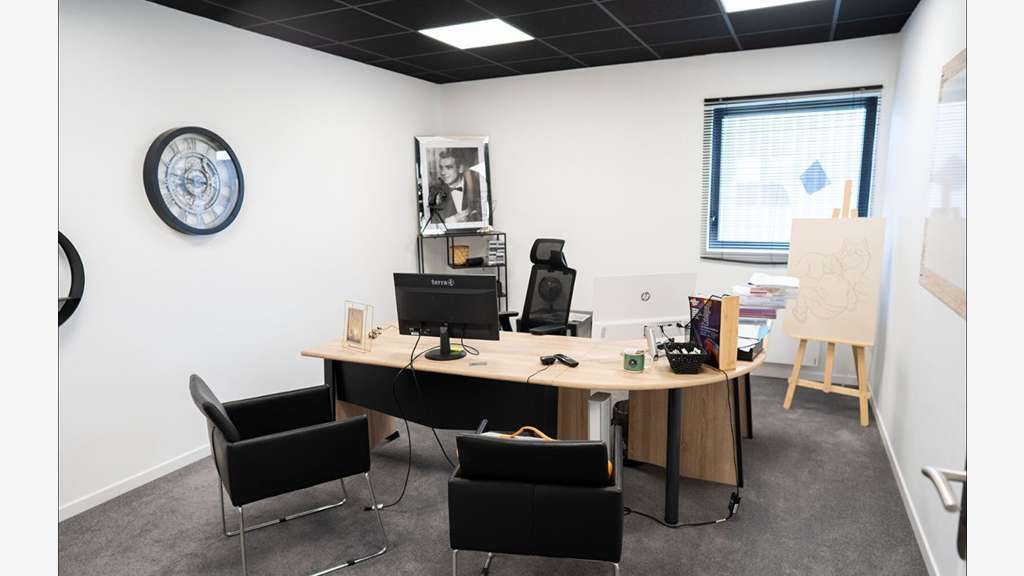 Bâtiment récent 470m² à louer à Bourguébus