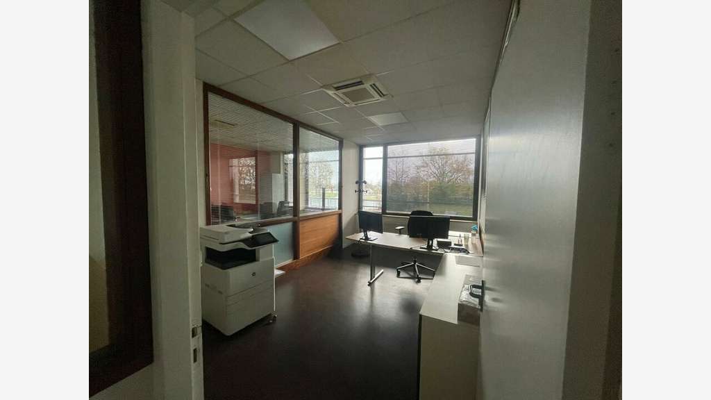 Local d'activité de 6580m² à louer ZA Bournezeau
