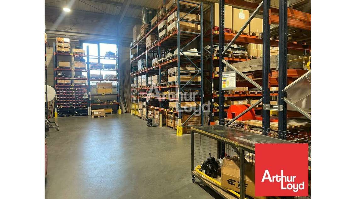 Local d'activité de 5 400m² à vendre à Bournezeau