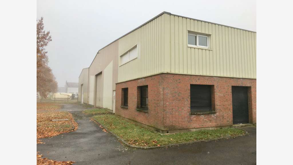 À vendre ou à louer – Local Industriel de 2 286 m²