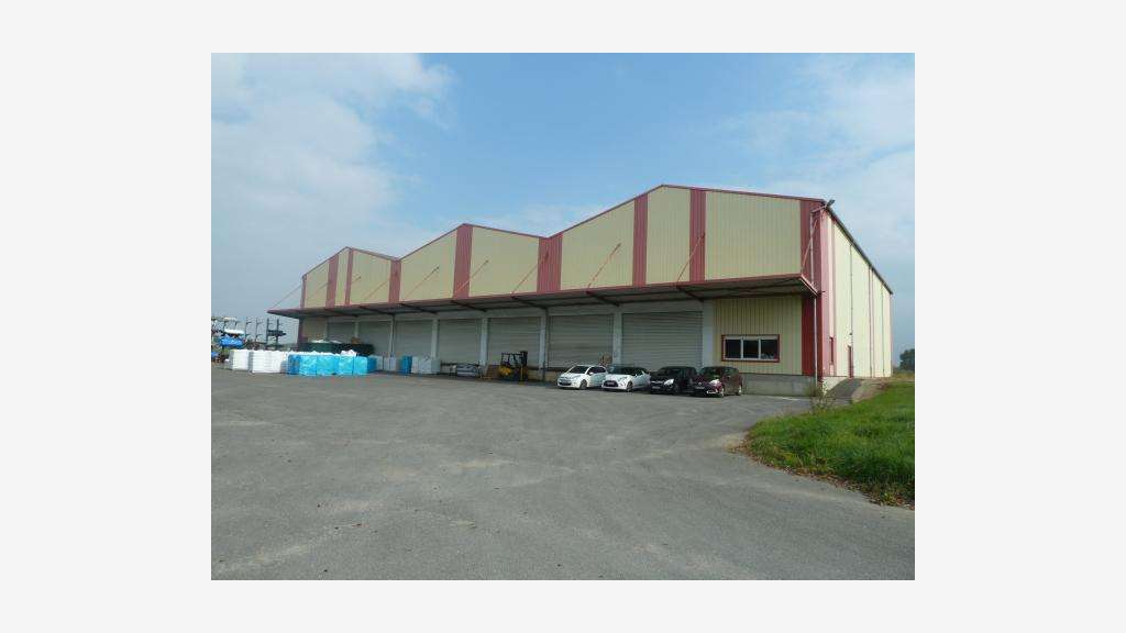 Location d'un entrepôt d'une surface de 2 400 m² p