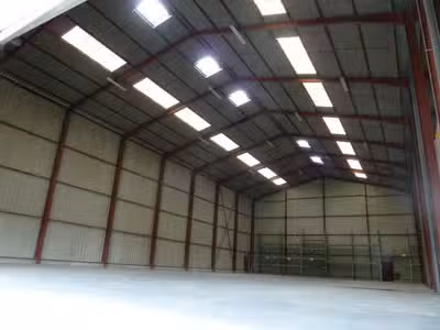 Location d'un entrepôt d'une surface de 2 400 m² p