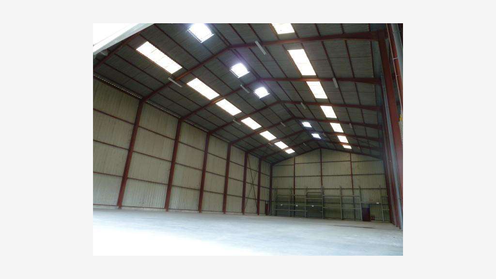 Location d'un entrepôt d'une surface de 2 400 m² p