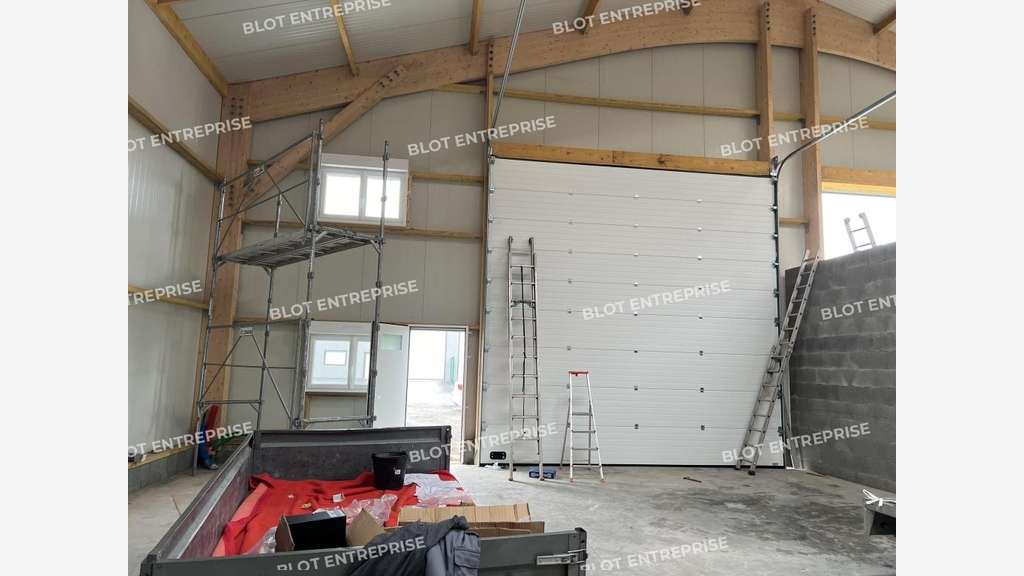 A louer cellules activités divisibles 450m² Bréal