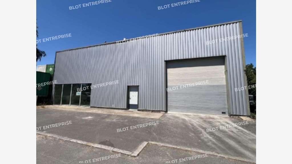 A LOUER - LOCAL COMMERCIAL AVEC SHOWROOM -