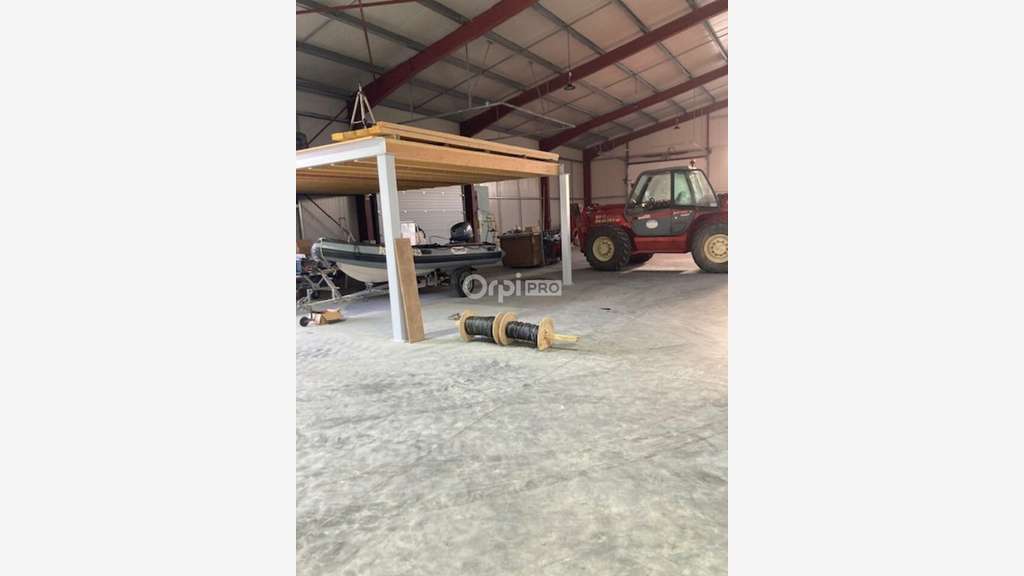 A louer bâtiment de 695m² entre Vannes et Lorient