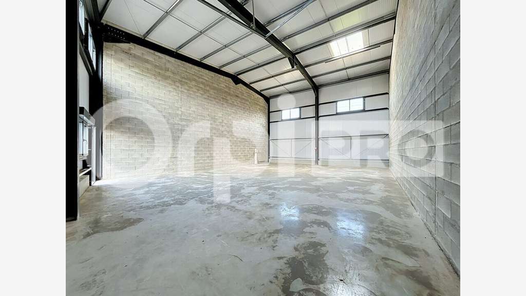 Local d'activité de 87m² à louer à Bresles