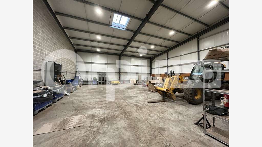 Local d'activité 450m² à louer à Bresles N31