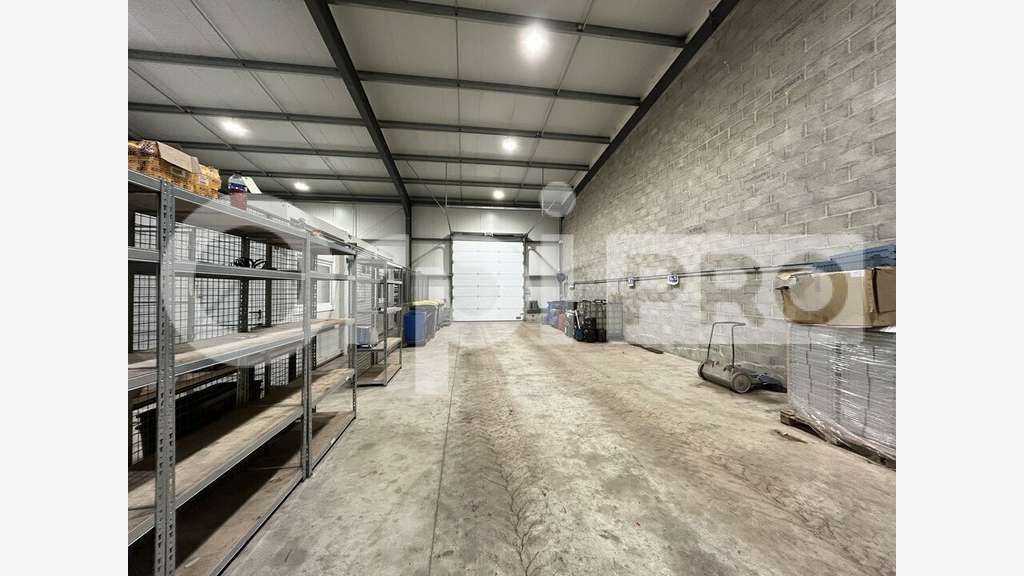 Local d'activité 450m² à louer à Bresles N31