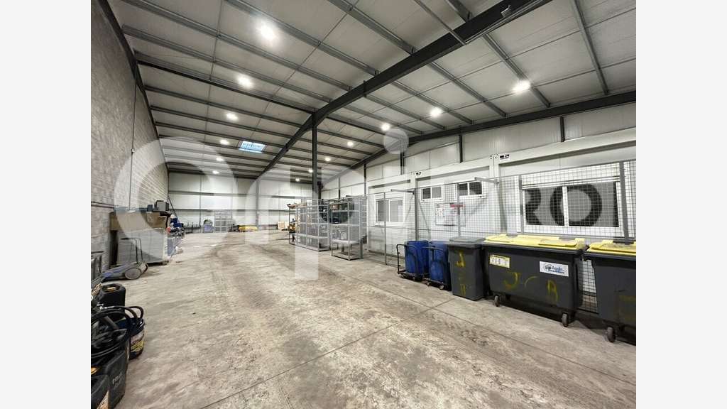 Local d'activité 450m² à louer à Bresles N31