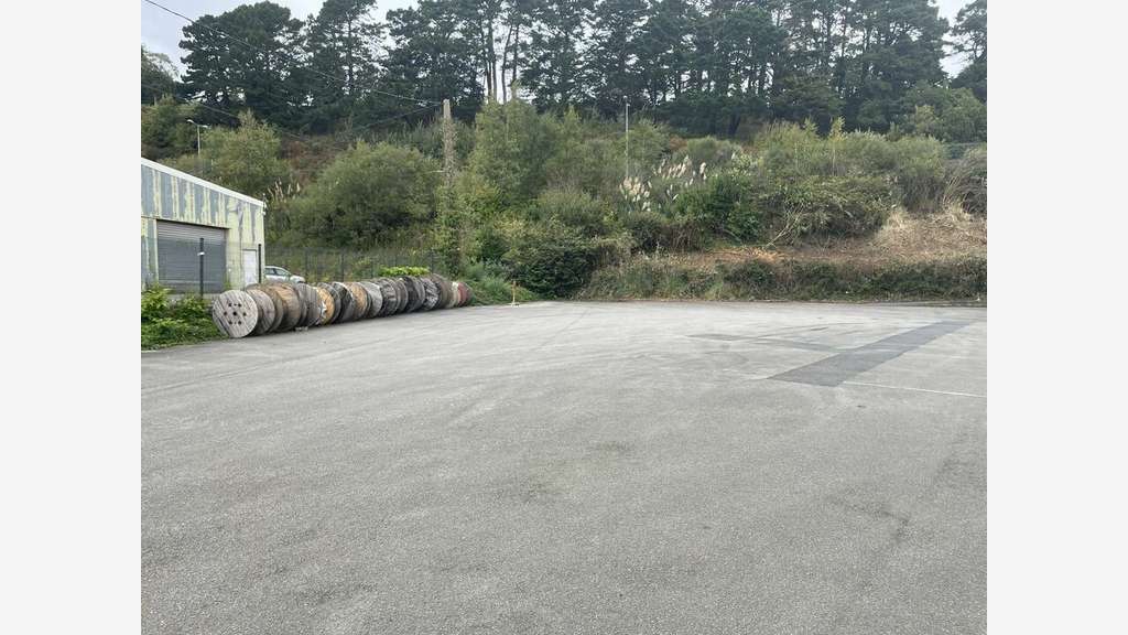 A louer entrepôt 1500m² Port de Brest