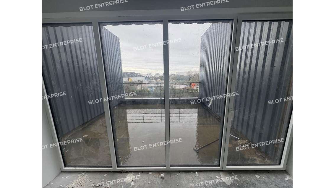 A louer cellule activités 96m² sur 2 niveaux Brest