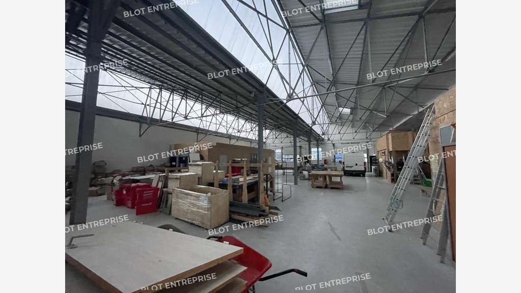 À LOUER - LOCAL D'ACTIVITES - 605 m² - BREST