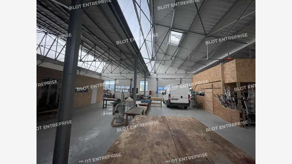 À LOUER - LOCAL D'ACTIVITES - 605 m² - BREST