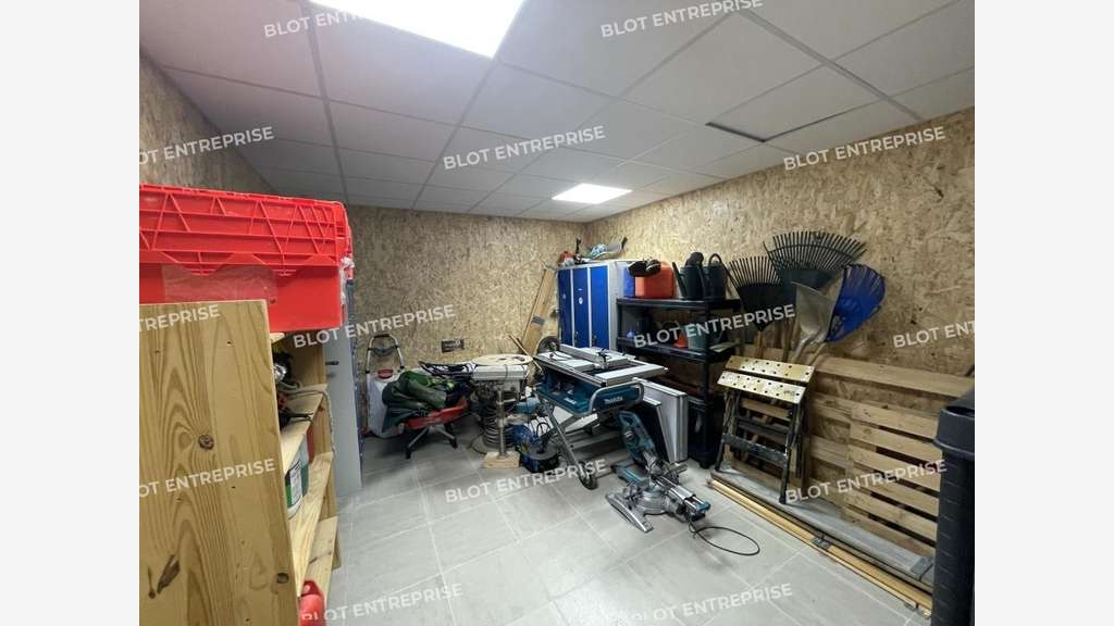À LOUER - LOCAL D'ACTIVITES - 605 m² - BREST
